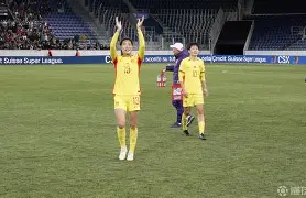 C7娱乐入口-拉脱维亚女足球员在比赛中展现出色技术，备战国际比赛(拉脱维亚足球队)