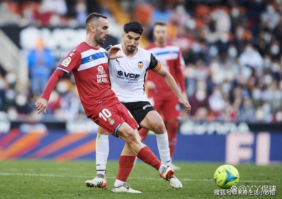 关于瓦伦西亚客场大胜巴拉多利德，积累分数的信息