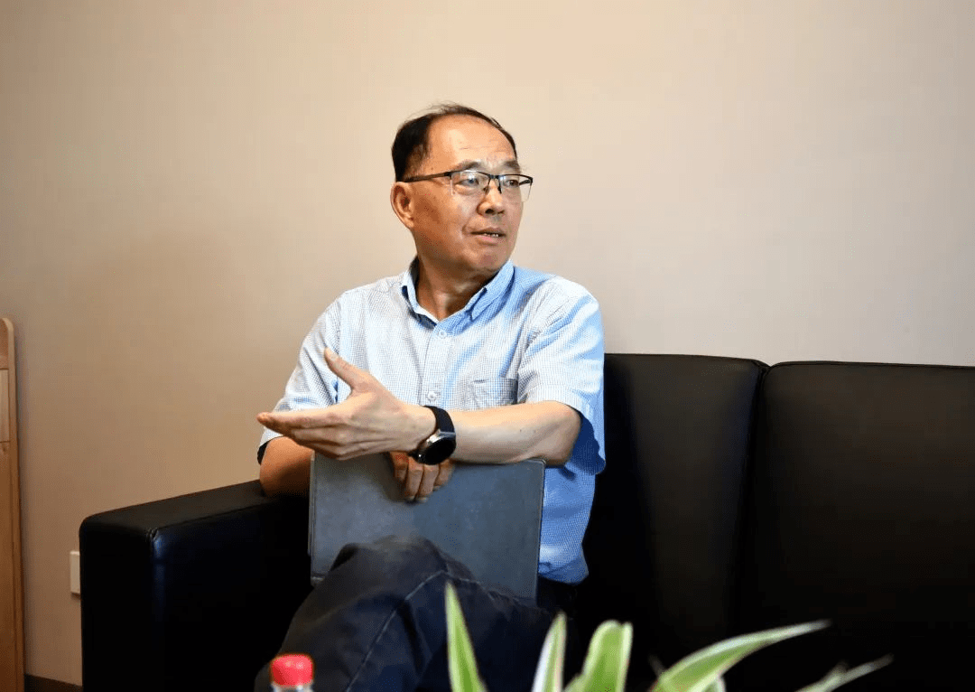 C7娱乐APP-雷霆主帅康冈下课，新帅接任(雷霆管理层坐视杜兰特和威少争球权)