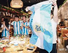 包含汉堡球员集体发力，期待在季末冲击升级希望的词条